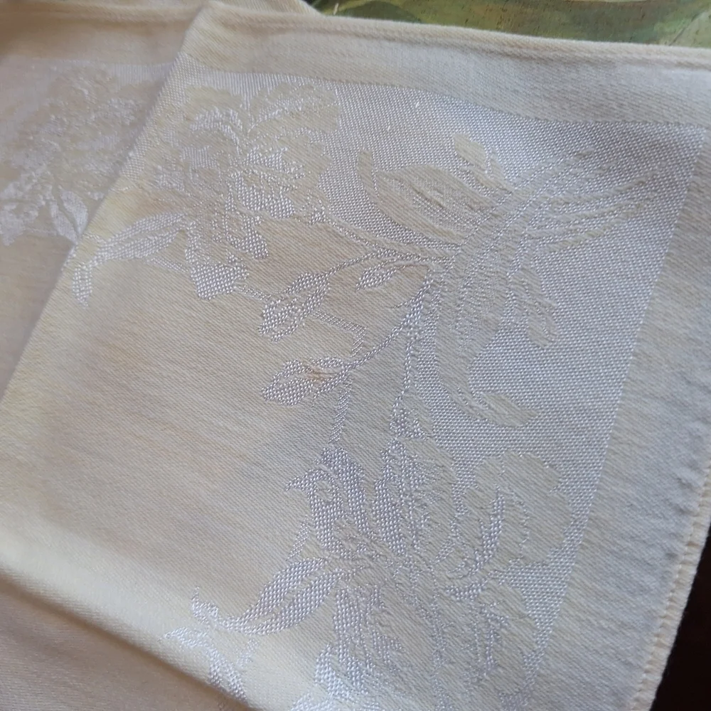 Damask Set of 8 Cream Floral Cloth Napkins